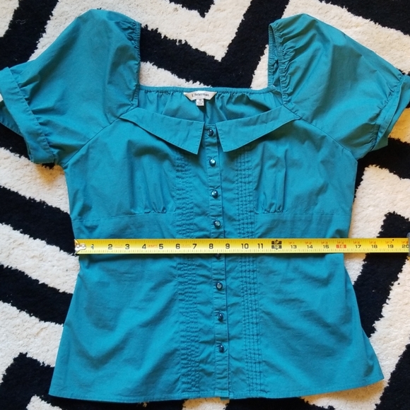 J. Peterman Tops - J. Peterman fitted button down shirt with collar